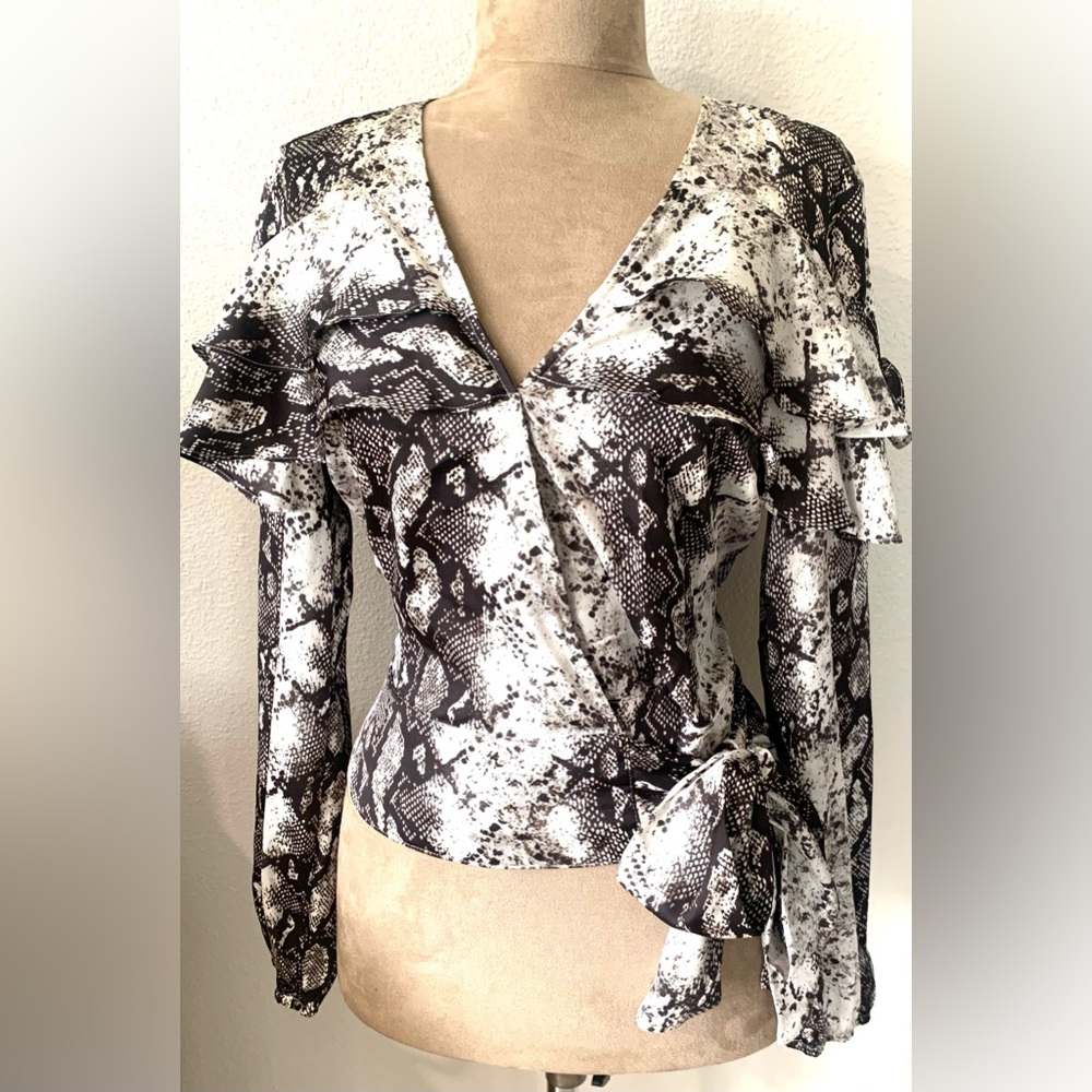 Gianni bini leopard blouse. Size Medium. Brand new.